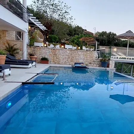 Aquamarine Vila